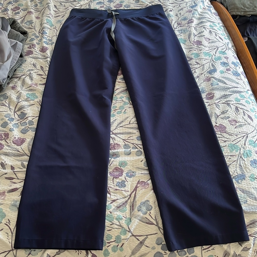 Blue bottom Figs. Size small. Great condition